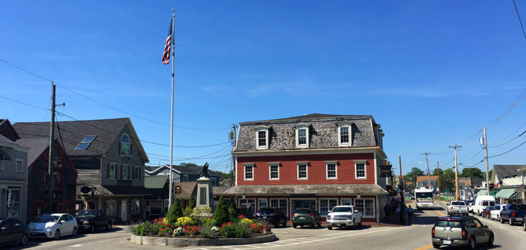 dock-square-monument-shops | Kennebunkport Maine Hotel and Lodging Guide